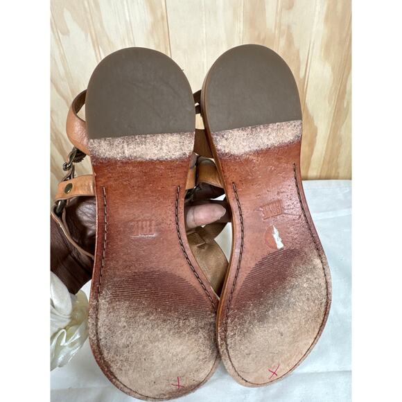 FRYE Cam Leather Thong Sandals Flats Low Heel Size 10 Brown Comfort - Picture 8 of 9